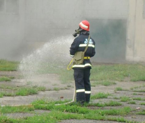 Hornurile necurăţate, bombe cu ceas: două construcţii au luat foc